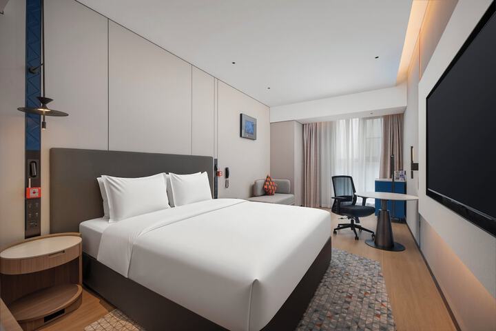 Room 21 of 77