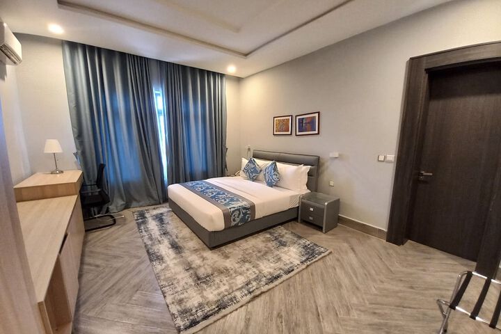 Room 9 of 39