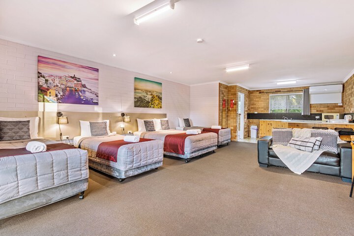 Room 3 of 21
