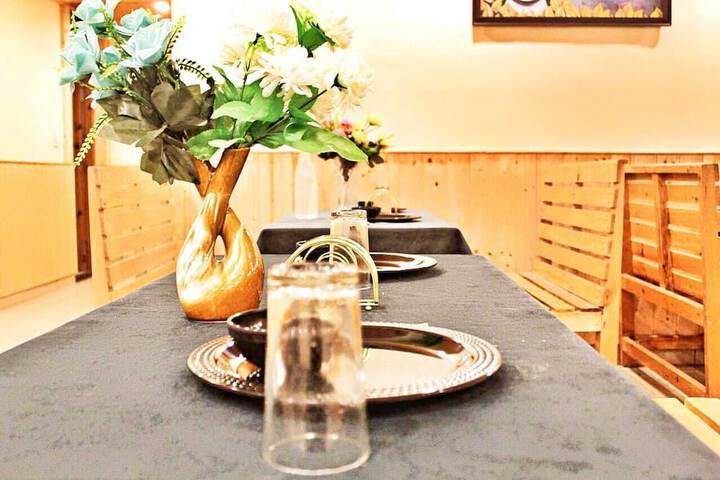 Dining 14 of 25