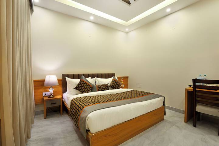 Room 9 of 26