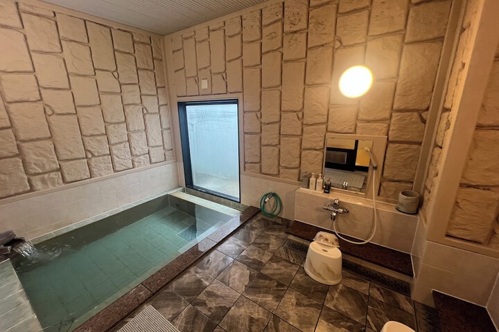 Room 17 of 27
