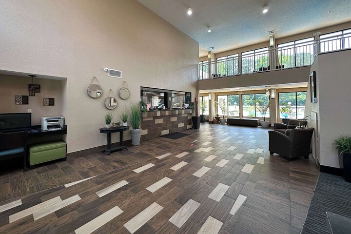 Entrance & Lobby