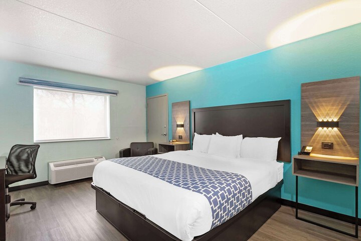 Standard | King Bed (2 of 19)