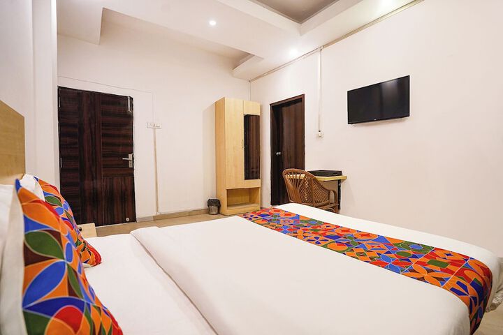 Room 14 of 34