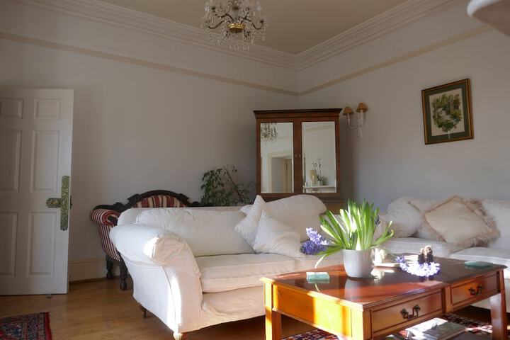 Lounge 69 of 79