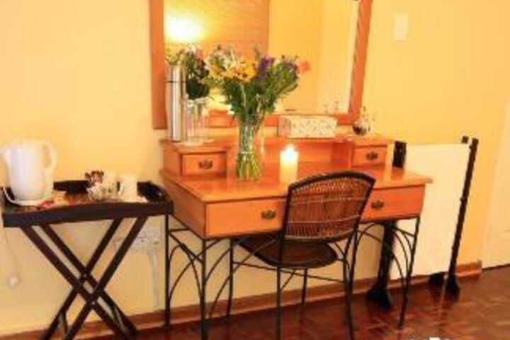 Room 4 of 6