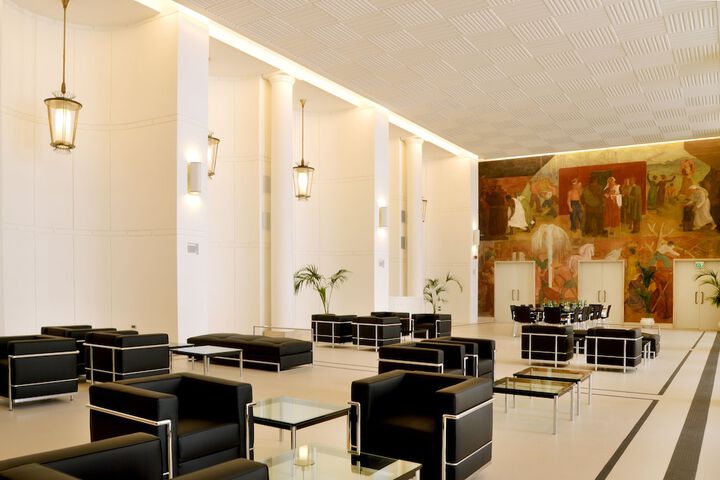 Entrance & Lobby