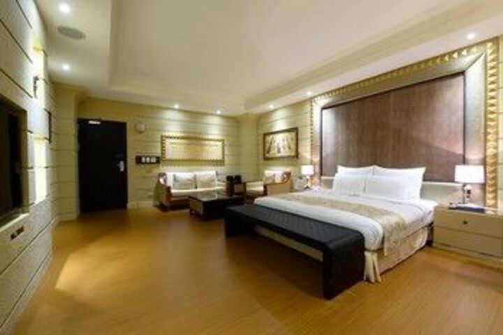Room 77 of 118