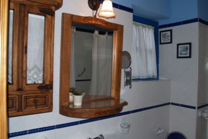 Room 3 of 27