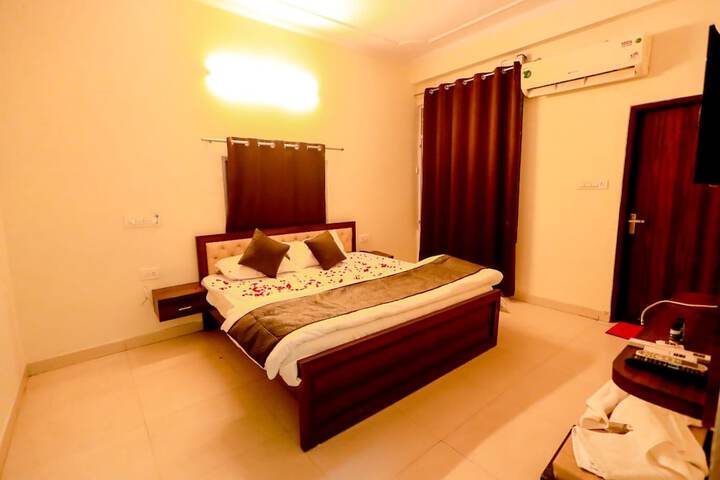 Room 8 of 23
