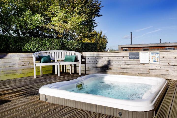 The Sleights Strawberryfield Park - Hot Tub - Free WiFi & Parking - Pets Allowed 2