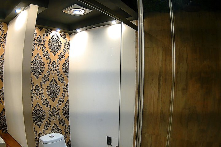 Room 105 of 152