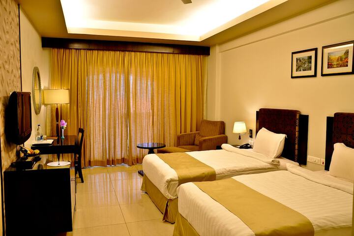 Room 3 of 7