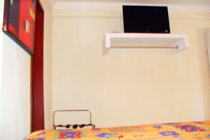 Room 12 of 28