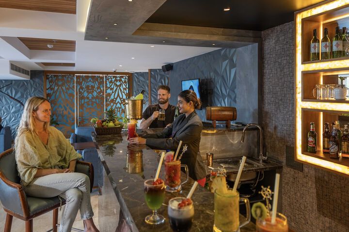 Lounge 82 of 114