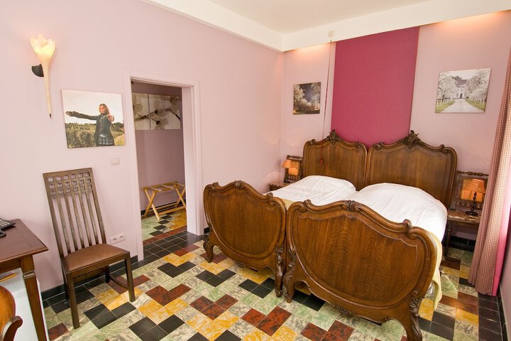 Room 7 of 39