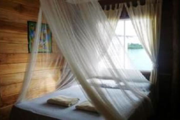 Room 8 of 11