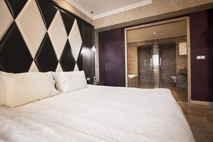 Room 13 of 116