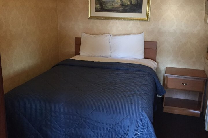 Room 4 of 23