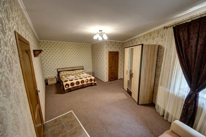 Room 17 of 48