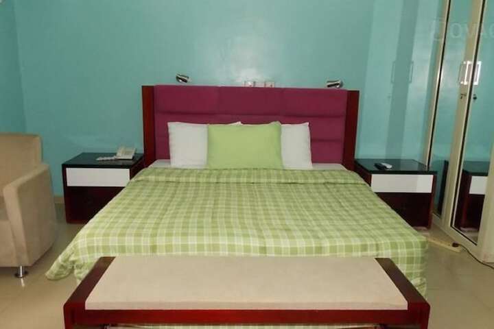 Room 4 of 20