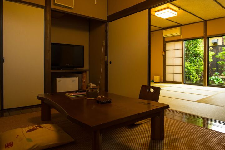 Room 11 of 49