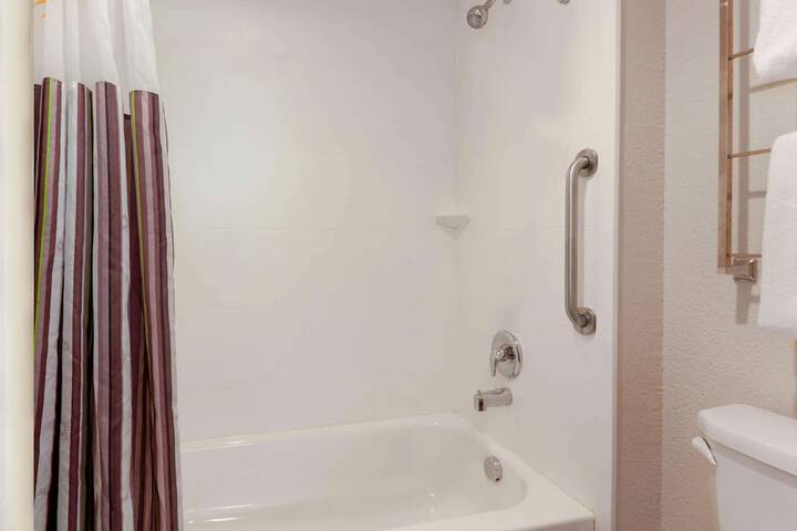 2 Double Beds (5 of 10)