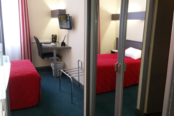 Room 28 of 87