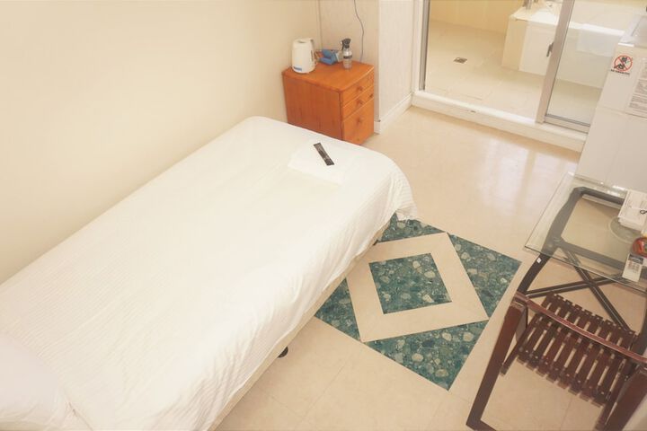 Room 13 of 82