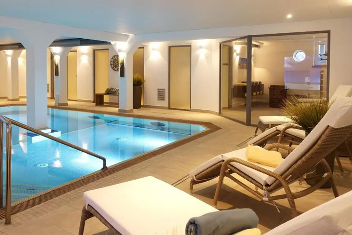 Pool 10 of 14