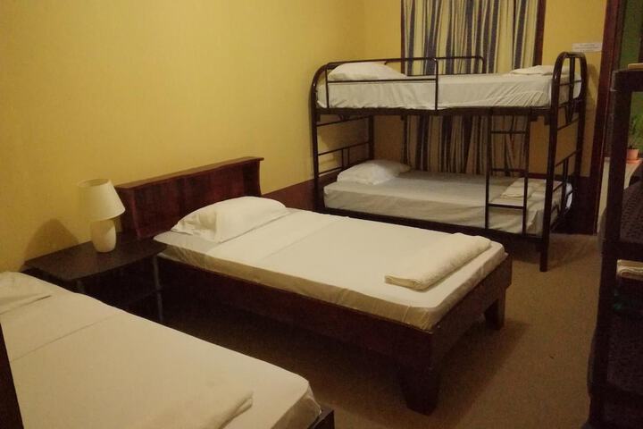 Room 13 of 40