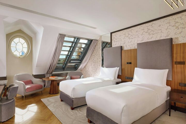 Room 21 of 82