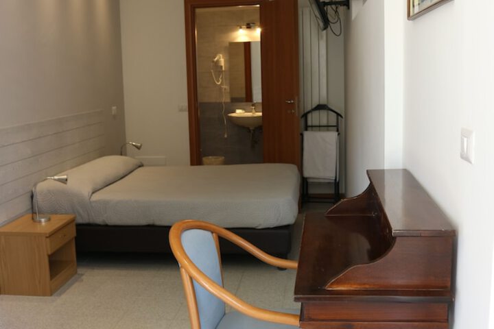 Room 17 of 90