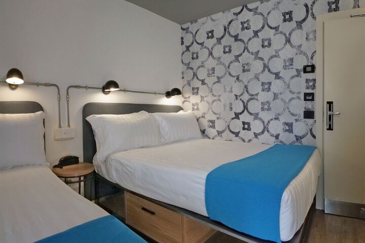 Room 47 of 92