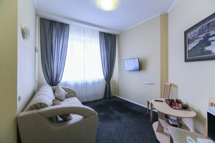 Room 9 of 10