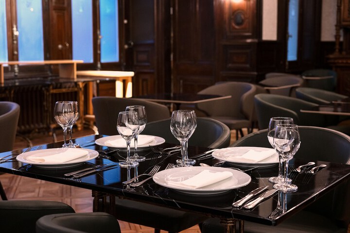 Dining 44 of 51