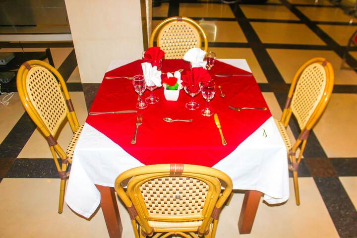 Dining 45 of 62