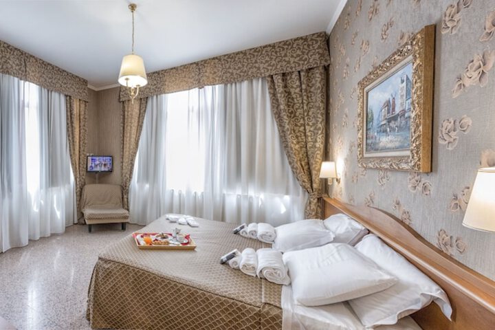 Room 8 of 42