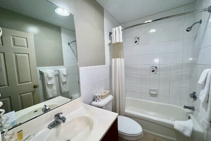 1 Queen Bed Efficiency (11 of 18)