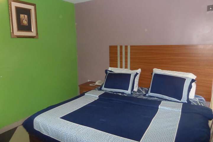 Room 7 of 14