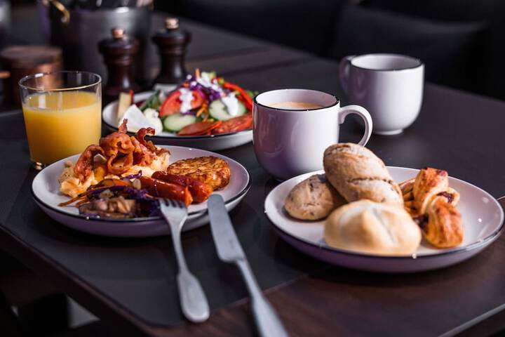 Breakfast/Coffee Service 106 of 170