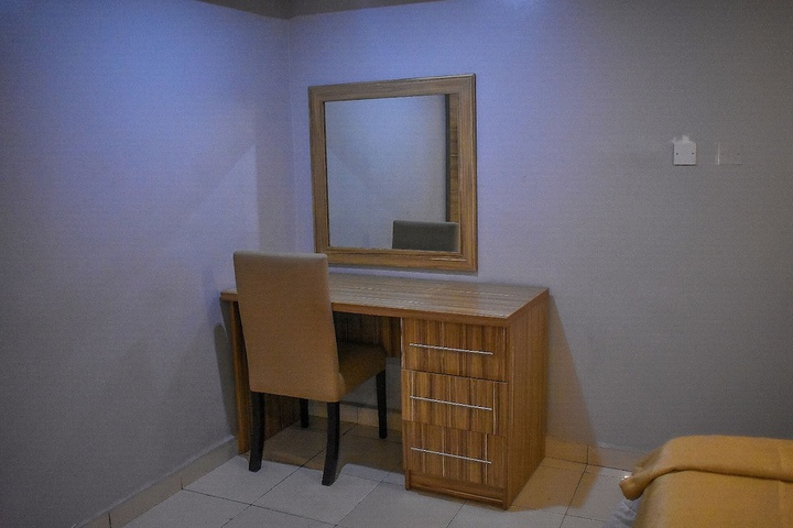 Room 12 of 41