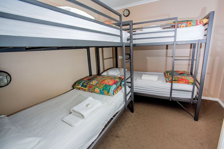 Room 8 of 122