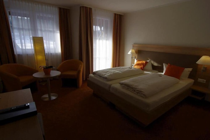 Room 9 of 43