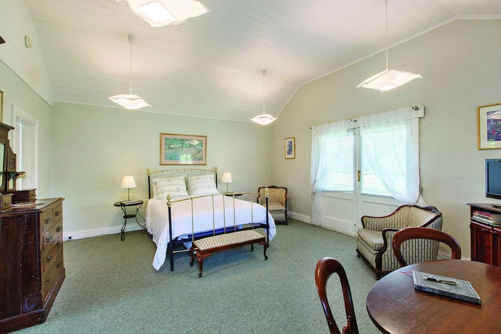 Room 5 of 13