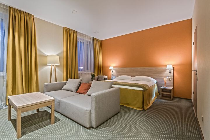 Room 6 of 34
