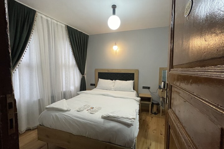 Room 22 of 100