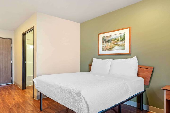 Room 6 of 24