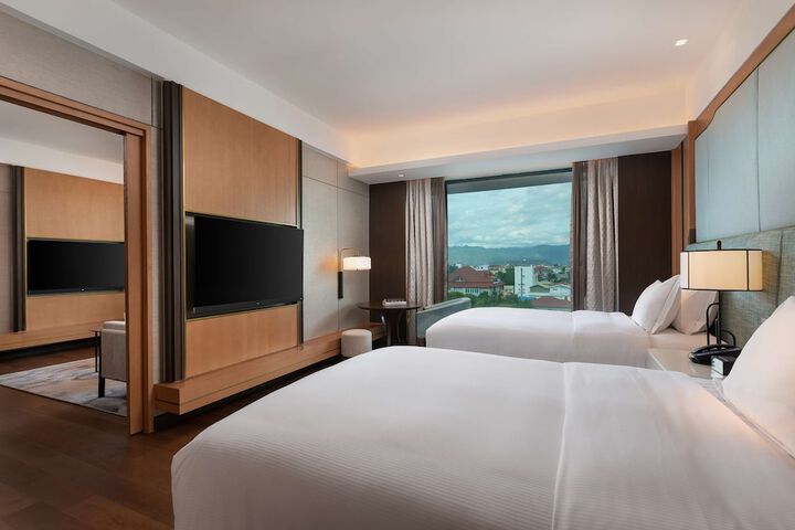 Room 9 of 75